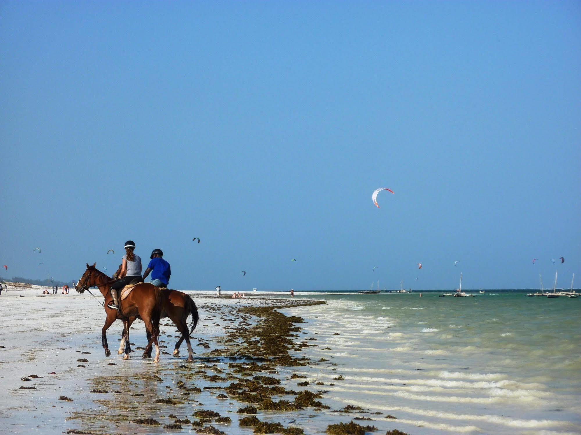 Lantana Galu Beach Diani Beach Luaran gambar